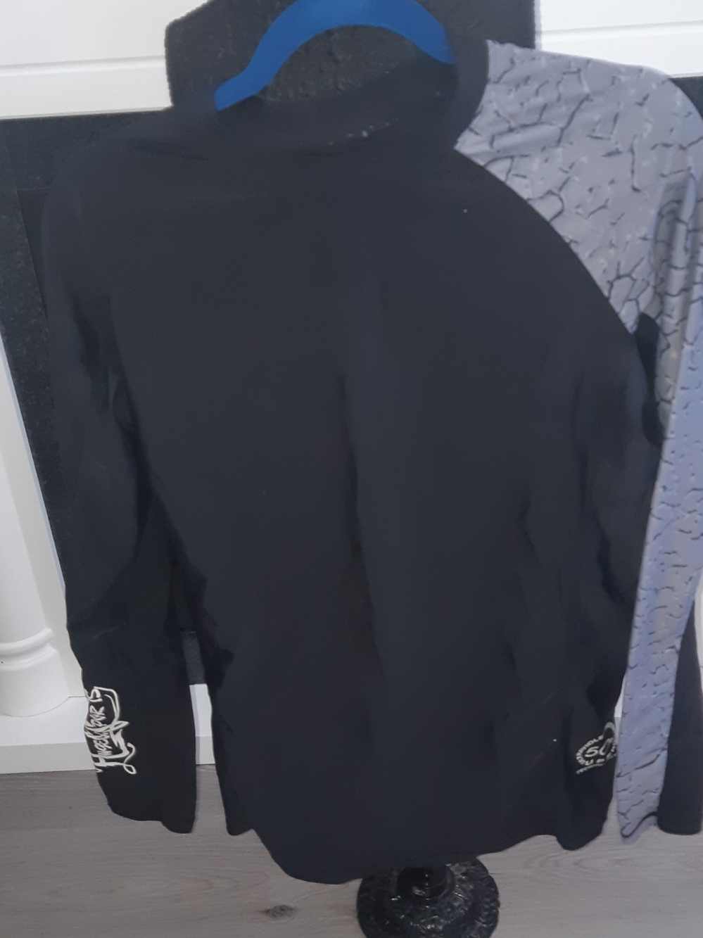 Men's Size Medium Black and Grey Activeware Sports Quick Dry Jersey Shirt